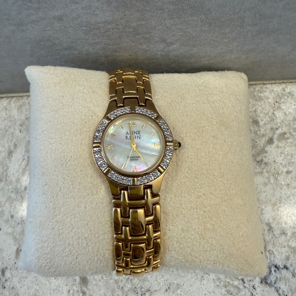 Pre- Owned Women's Anne Klein watch with gold-tone bracelet - Picture 1 of 7